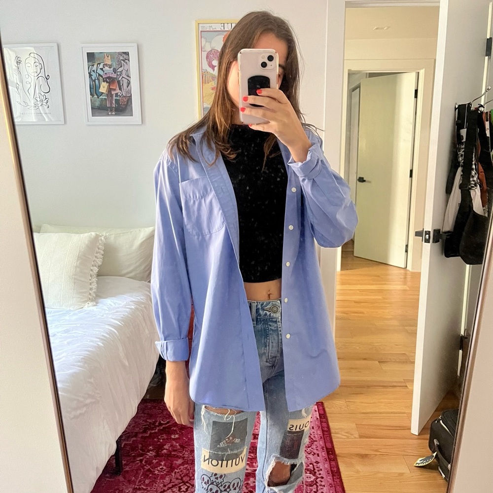 Vintage oversized baby blue button down💙🦋